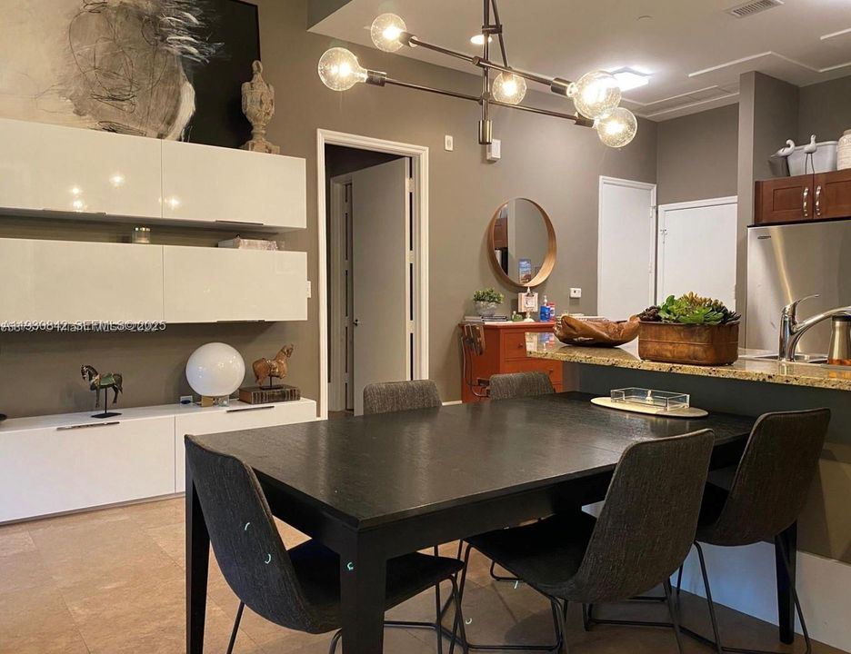 出租: $3,800 (2 贝兹, 2 浴室, 1257 平方英尺)