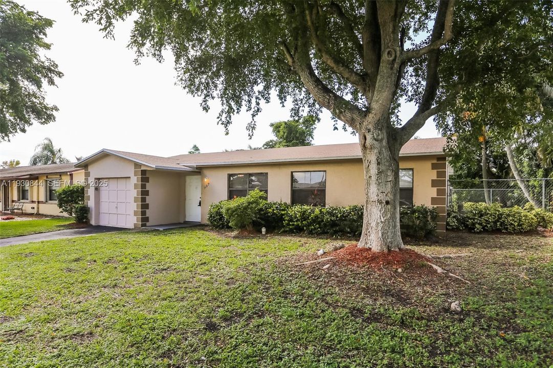 В аренду: $2,330 (3 спален, 2 ванн, 1112 Квадратных фут)