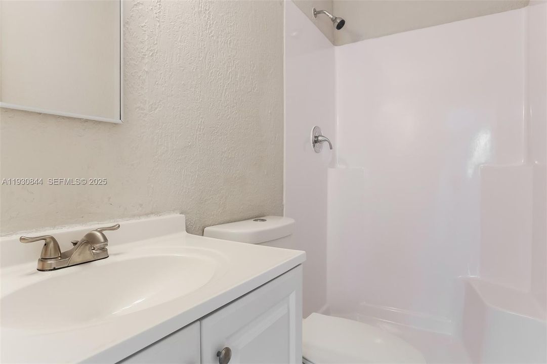 В аренду: $2,330 (3 спален, 2 ванн, 1112 Квадратных фут)