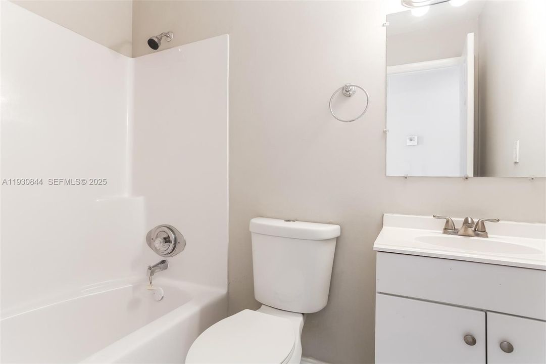 В аренду: $2,330 (3 спален, 2 ванн, 1112 Квадратных фут)