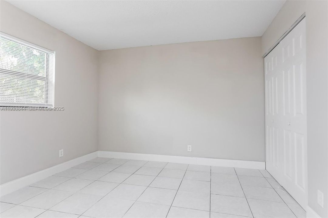 В аренду: $2,330 (3 спален, 2 ванн, 1112 Квадратных фут)