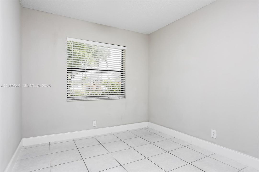 В аренду: $2,330 (3 спален, 2 ванн, 1112 Квадратных фут)