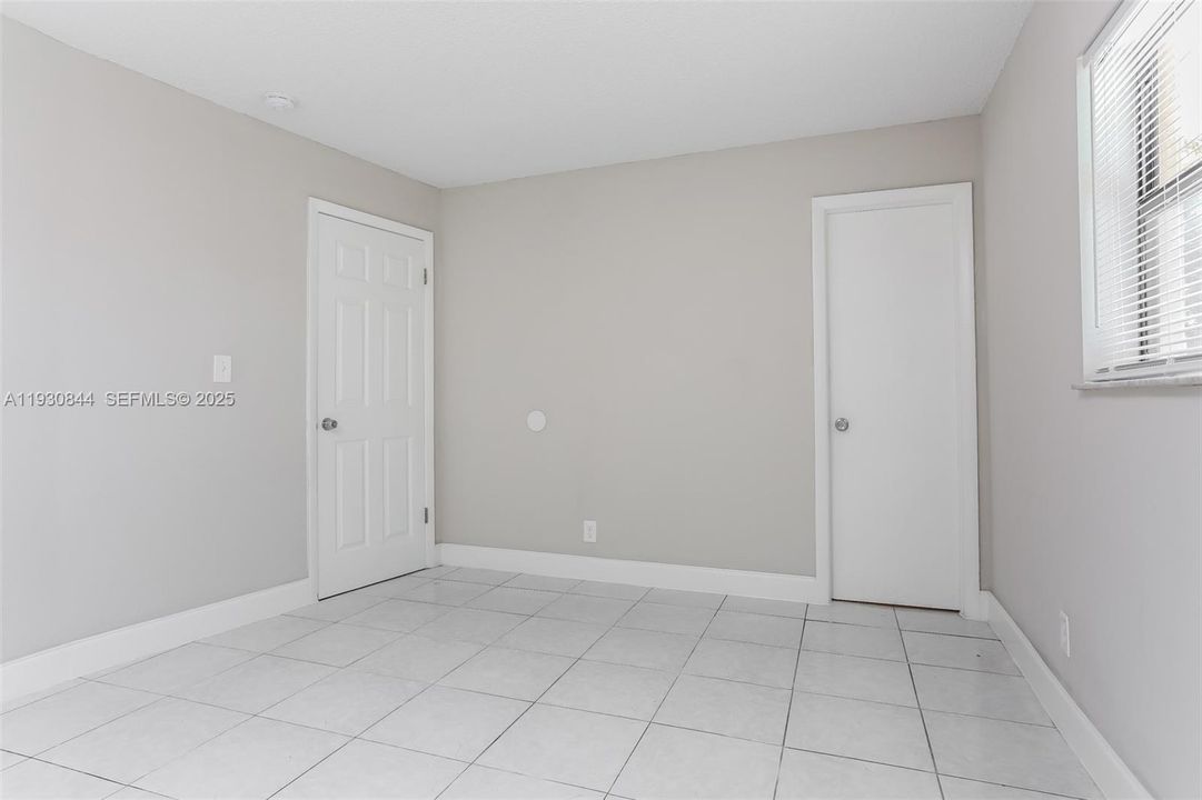 В аренду: $2,330 (3 спален, 2 ванн, 1112 Квадратных фут)