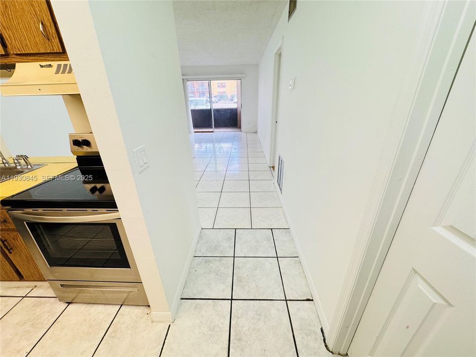 待售: $120,000 (1 贝兹, 1 浴室, 735 平方英尺)