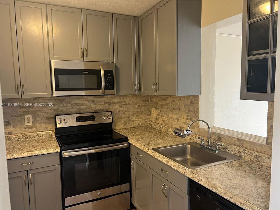 En Renta: $2,150 (2 camas, 2 baños, 832 Pies cuadrados)