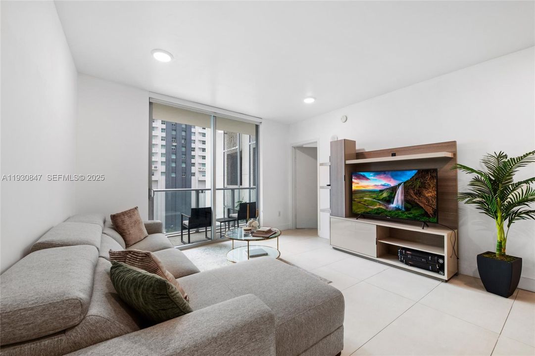 For Rent: $3,700 (1 beds, 1 baths, 891 Square Feet)