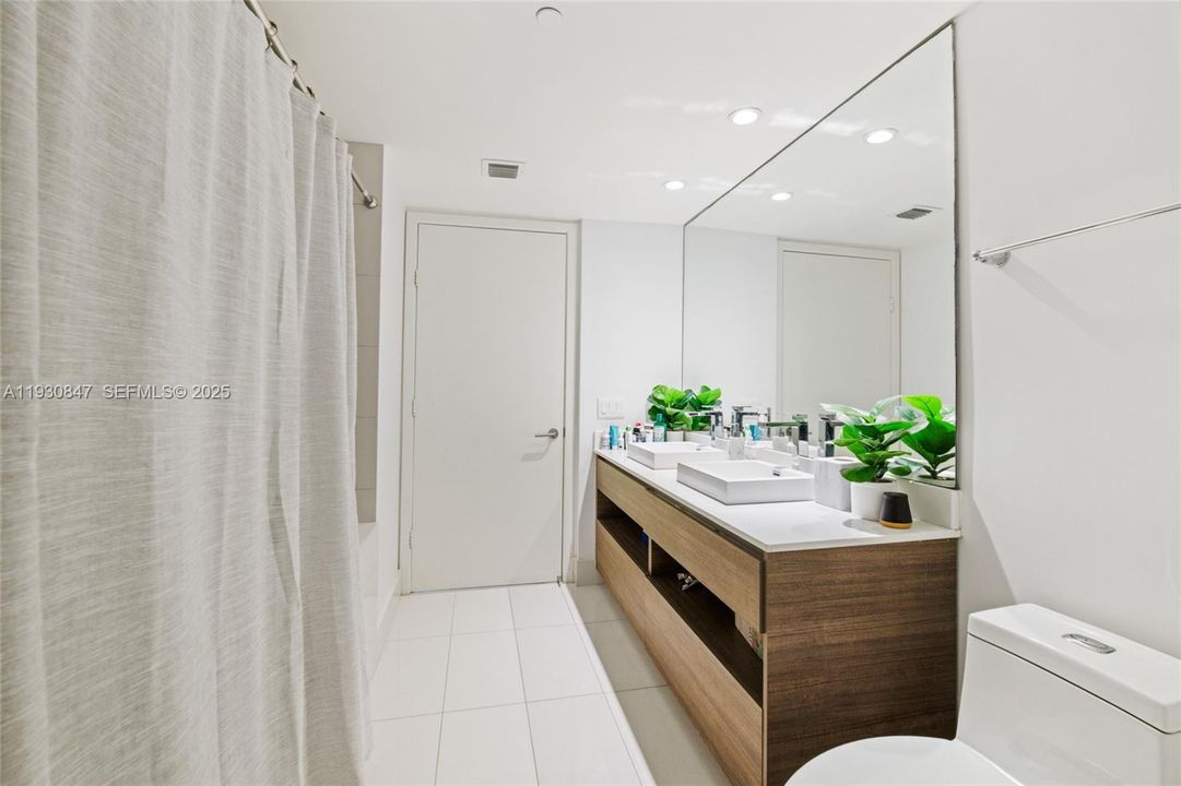 For Rent: $3,700 (1 beds, 1 baths, 891 Square Feet)