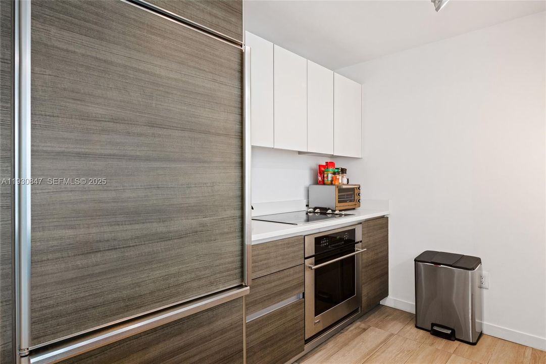 For Rent: $3,700 (1 beds, 1 baths, 891 Square Feet)