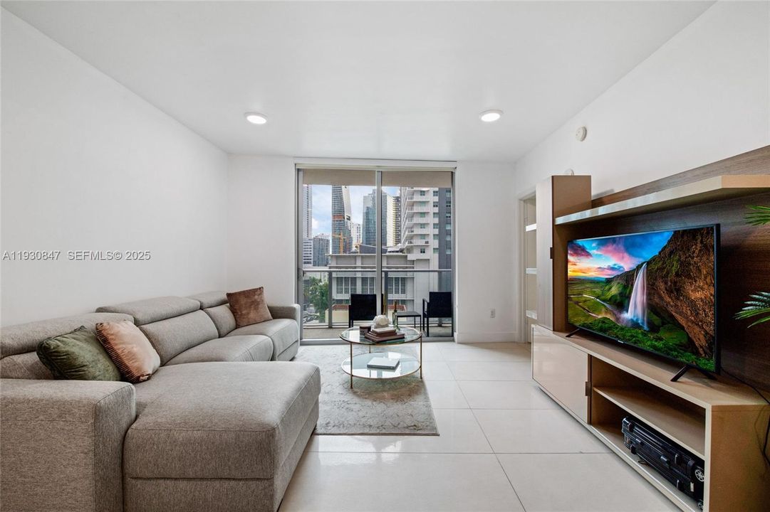 For Rent: $3,700 (1 beds, 1 baths, 891 Square Feet)