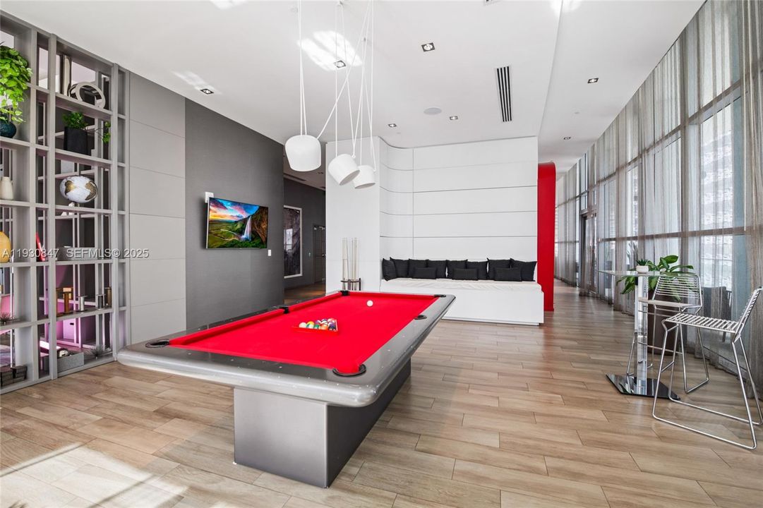 For Rent: $3,700 (1 beds, 1 baths, 891 Square Feet)