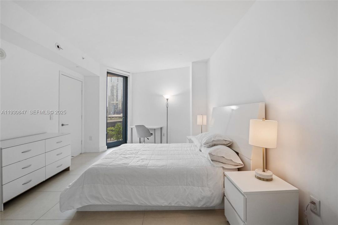 For Rent: $3,700 (1 beds, 1 baths, 891 Square Feet)