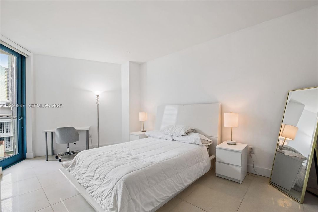 For Rent: $3,700 (1 beds, 1 baths, 891 Square Feet)