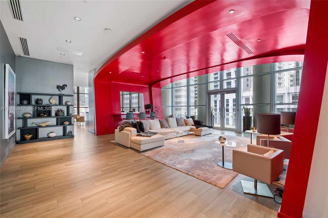 For Rent: $3,700 (1 beds, 1 baths, 891 Square Feet)