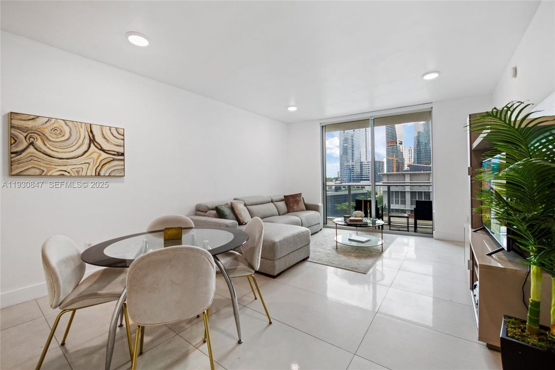 For Rent: $3,700 (1 beds, 1 baths, 891 Square Feet)