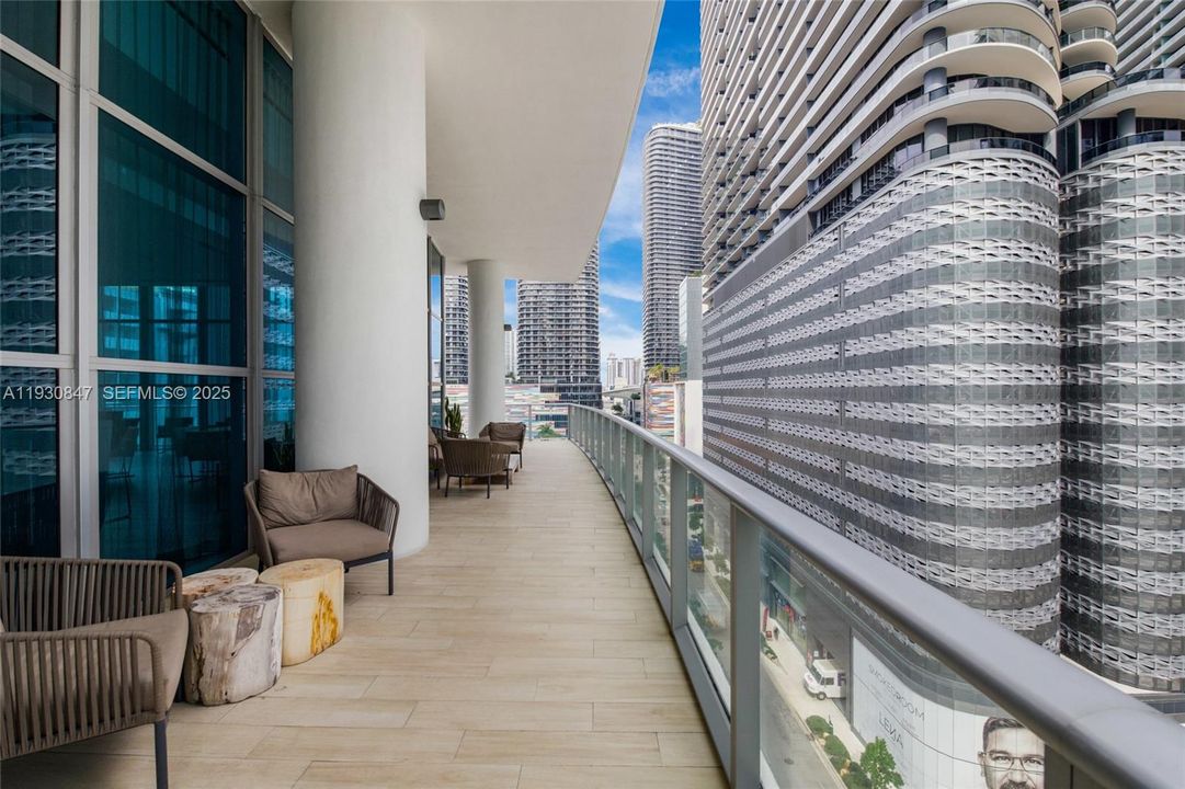 For Rent: $3,700 (1 beds, 1 baths, 891 Square Feet)