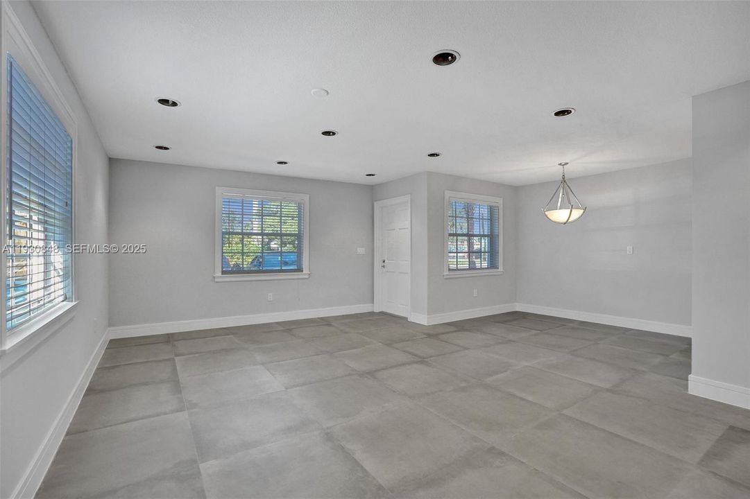 For Rent: $2,950 (3 beds, 2 baths, 1382 Square Feet)