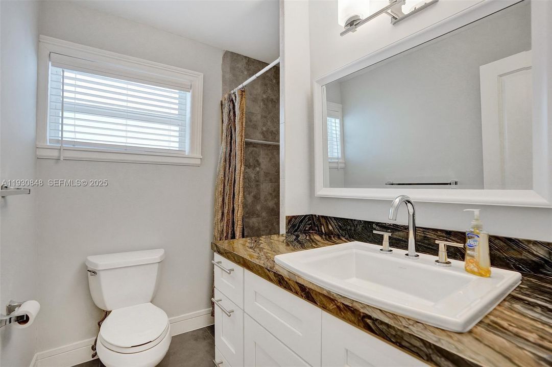 For Rent: $2,950 (3 beds, 2 baths, 1382 Square Feet)