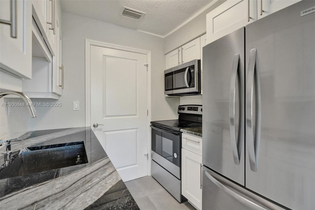 For Rent: $2,950 (3 beds, 2 baths, 1382 Square Feet)