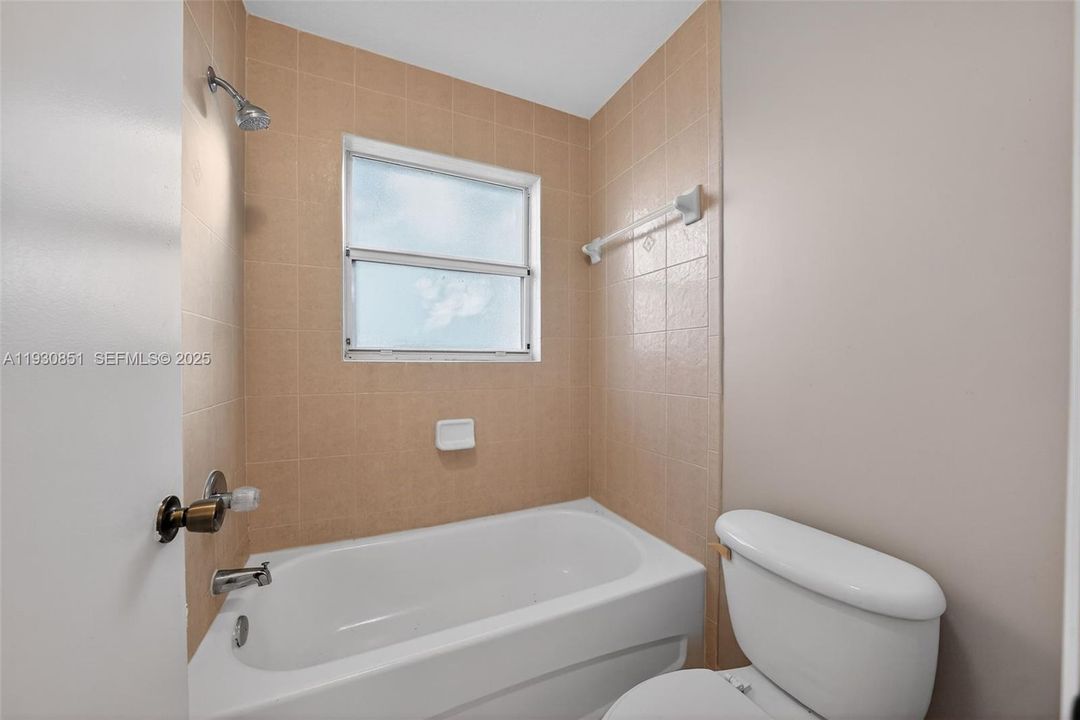 На продажу: $274,900 (2 спален, 2 ванн, 1166 Квадратных фут)