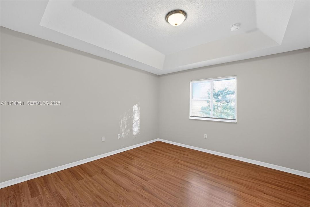 На продажу: $274,900 (2 спален, 2 ванн, 1166 Квадратных фут)