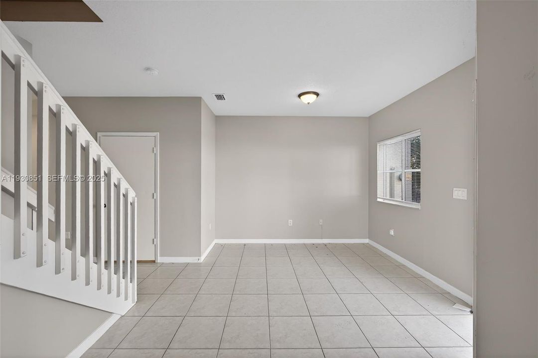 На продажу: $274,900 (2 спален, 2 ванн, 1166 Квадратных фут)