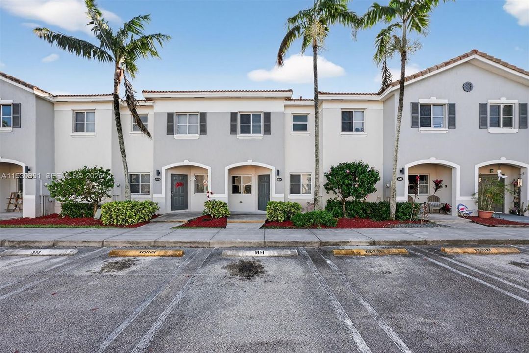 На продажу: $274,900 (2 спален, 2 ванн, 1166 Квадратных фут)