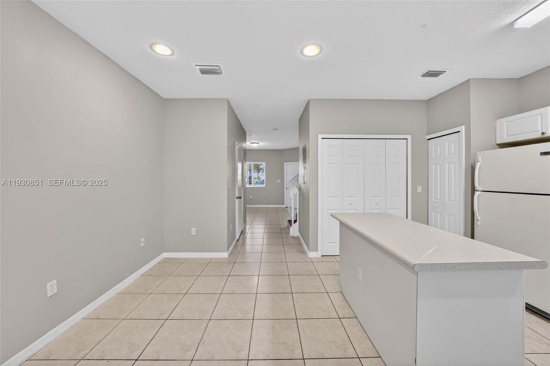 На продажу: $274,900 (2 спален, 2 ванн, 1166 Квадратных фут)