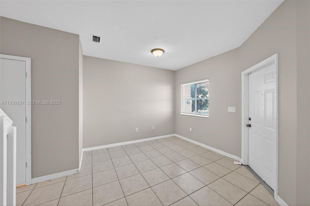 На продажу: $274,900 (2 спален, 2 ванн, 1166 Квадратных фут)