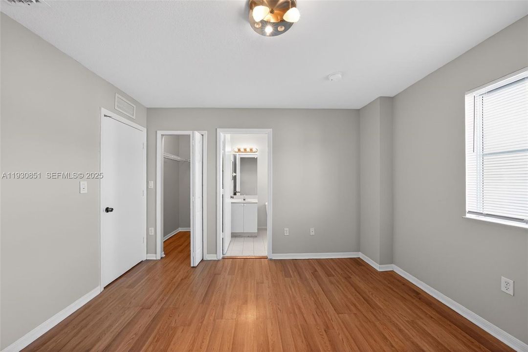 На продажу: $274,900 (2 спален, 2 ванн, 1166 Квадратных фут)