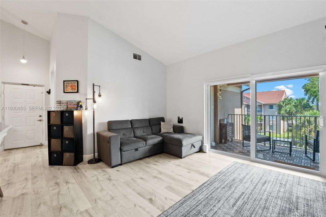 For Rent: $2,700 (3 beds, 2 baths, 1190 Square Feet)