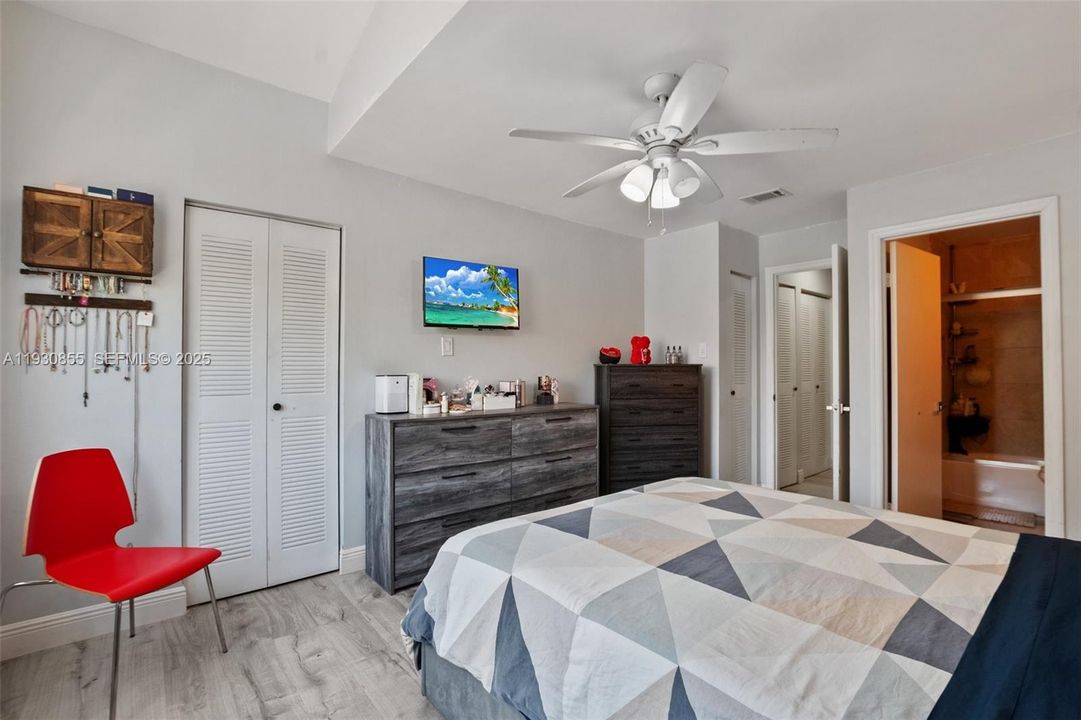 For Rent: $2,700 (3 beds, 2 baths, 1190 Square Feet)