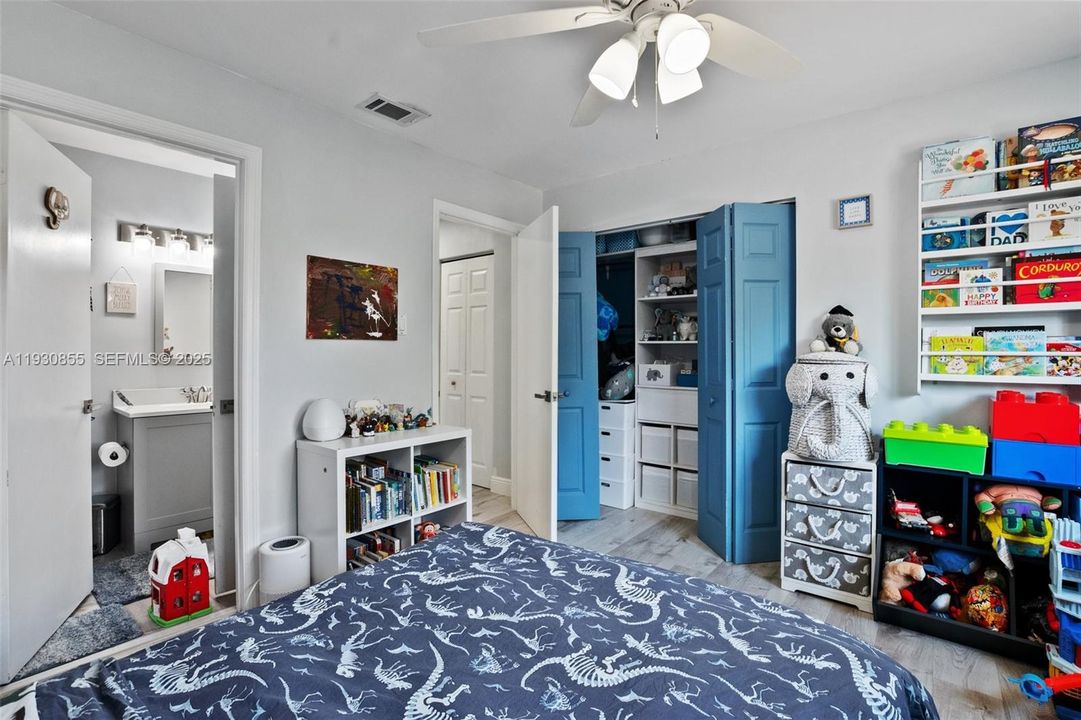 For Rent: $2,700 (3 beds, 2 baths, 1190 Square Feet)