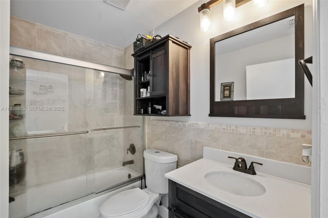 For Rent: $2,700 (3 beds, 2 baths, 1190 Square Feet)