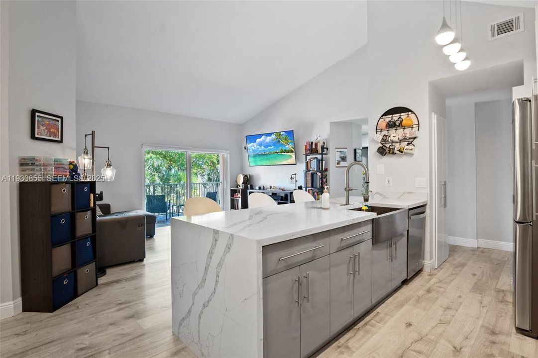 For Rent: $2,700 (3 beds, 2 baths, 1190 Square Feet)