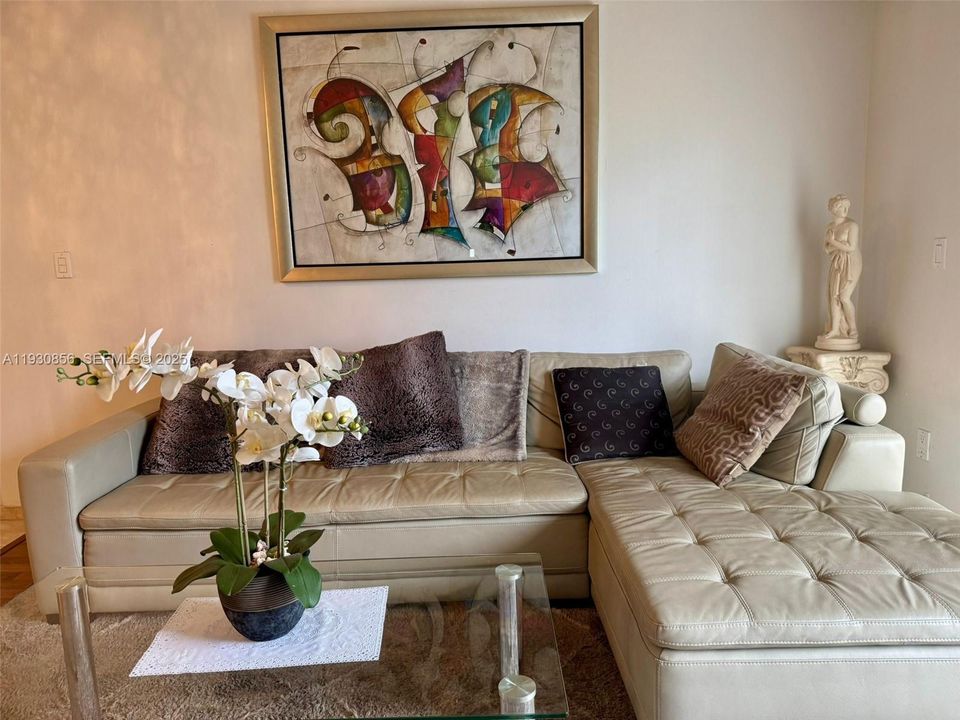 En Venta: $375,000 (2 camas, 2 baños, 970 Pies cuadrados)