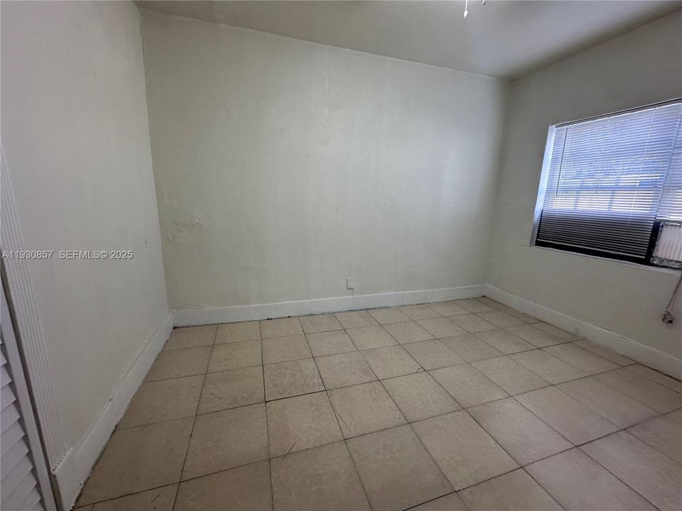 出租: $1,200 (1 贝兹, 1 浴室, 2188 平方英尺)