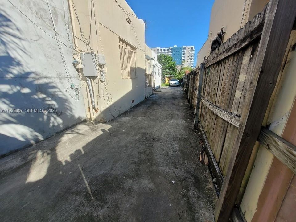 出租: $1,200 (1 贝兹, 1 浴室, 2188 平方英尺)