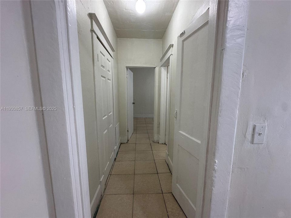 出租: $1,200 (1 贝兹, 1 浴室, 2188 平方英尺)