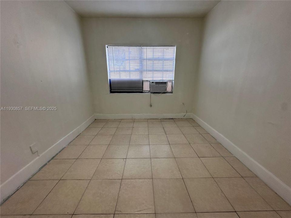 出租: $1,200 (1 贝兹, 1 浴室, 2188 平方英尺)