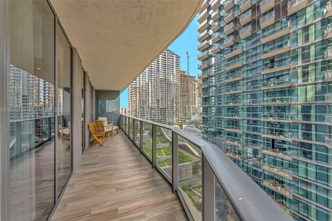 For Sale: $1,049,000 (2 beds, 2 baths, 1152 Square Feet)
