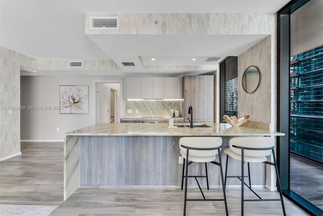 For Sale: $1,049,000 (2 beds, 2 baths, 1152 Square Feet)