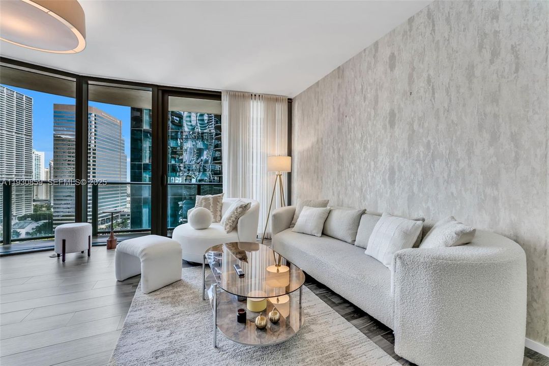 For Sale: $1,049,000 (2 beds, 2 baths, 1152 Square Feet)