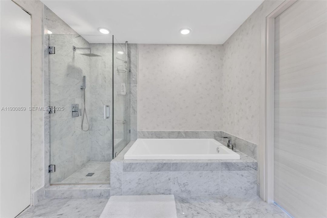 For Sale: $1,049,000 (2 beds, 2 baths, 1152 Square Feet)