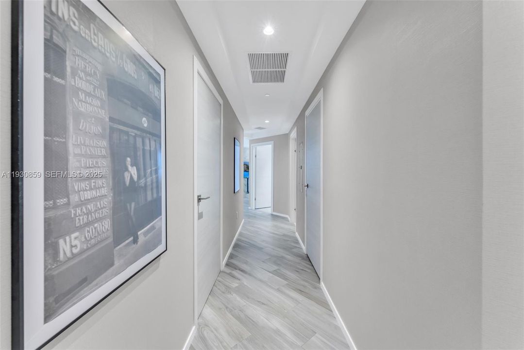 For Sale: $1,049,000 (2 beds, 2 baths, 1152 Square Feet)