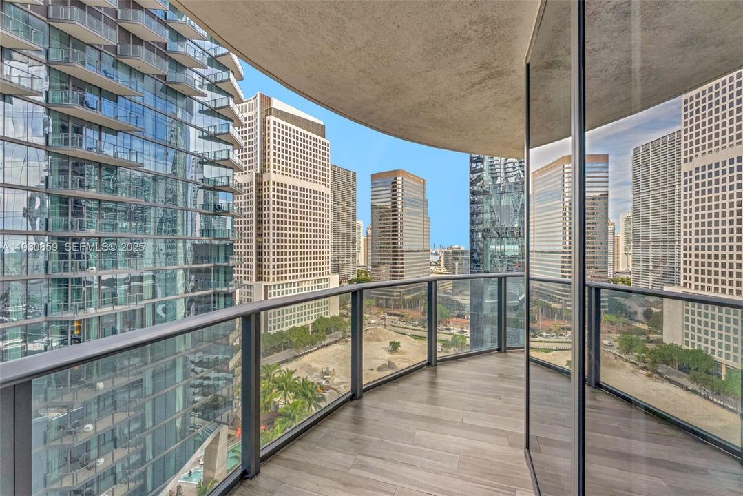 For Sale: $1,049,000 (2 beds, 2 baths, 1152 Square Feet)