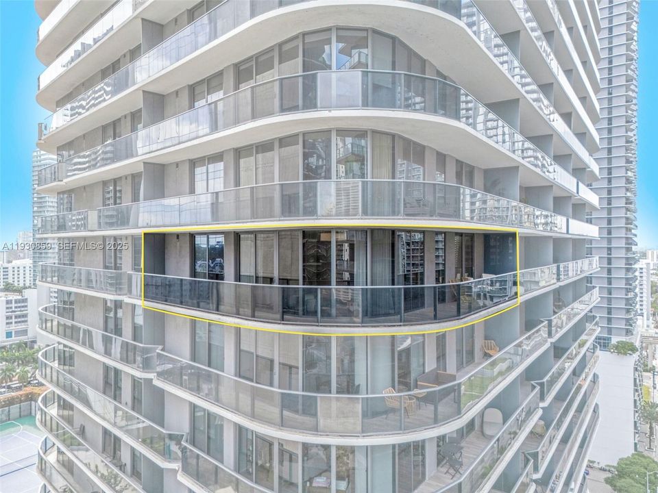 For Sale: $1,049,000 (2 beds, 2 baths, 1152 Square Feet)