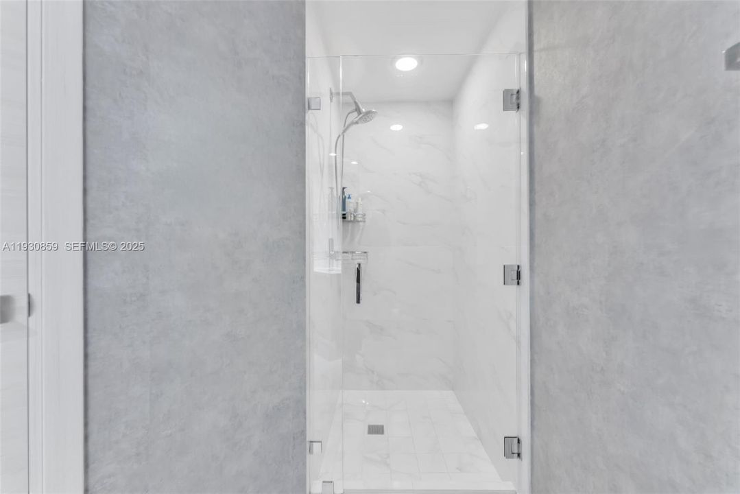 For Sale: $1,049,000 (2 beds, 2 baths, 1152 Square Feet)