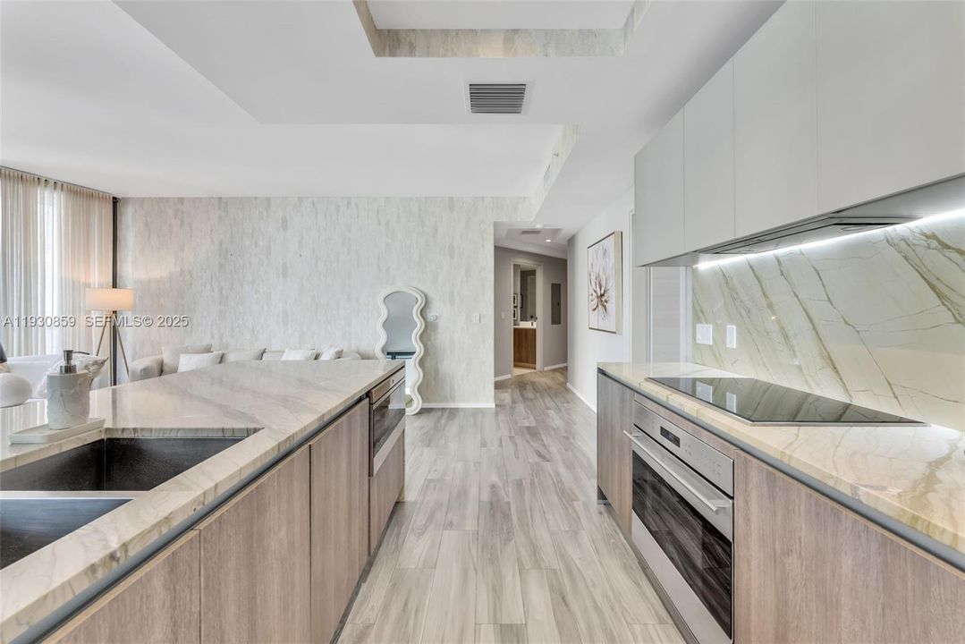 For Sale: $1,049,000 (2 beds, 2 baths, 1152 Square Feet)