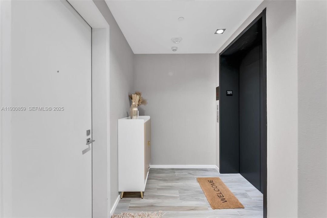 For Sale: $1,049,000 (2 beds, 2 baths, 1152 Square Feet)