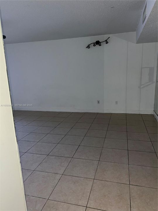 В аренду: $2,100 (2 спален, 2 ванн, 1030 Квадратных фут)